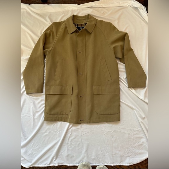 Burberry Mid-Length Trench/Car Coat with Zip-Out Lining, Tan/Plaid, Large - Picture 2 of 6